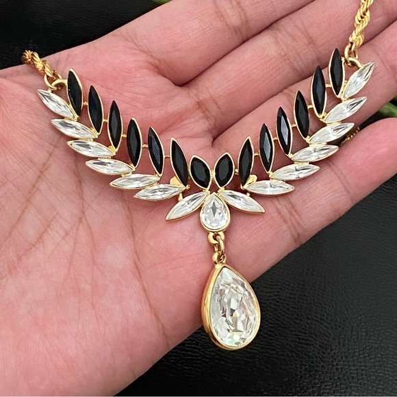 Vintage MONET Signed Black/Clear Crystal Rhinestone Teardrop Pendant Necklace - Picture 6 of 16